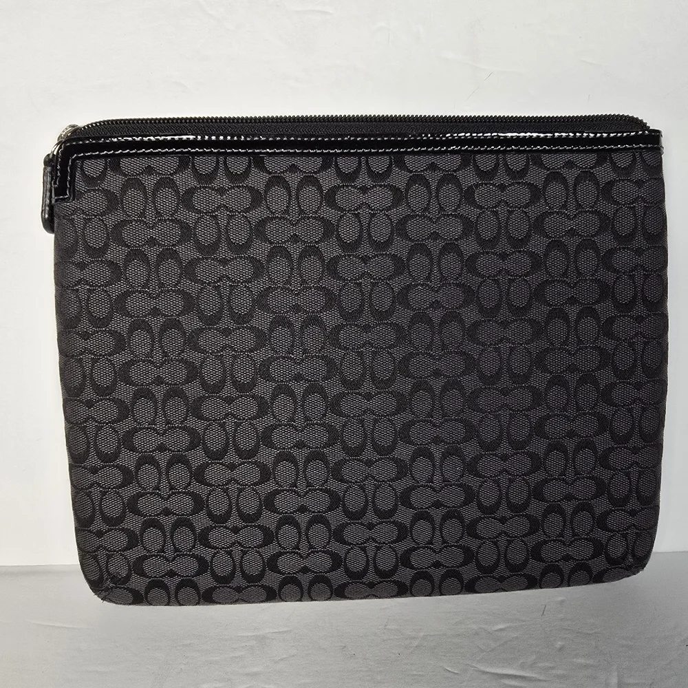 NWOT COACH SIGNATURE TABLET/IPAD  1-8 GENERATION SLEEVE F61992 BLACK/GREY